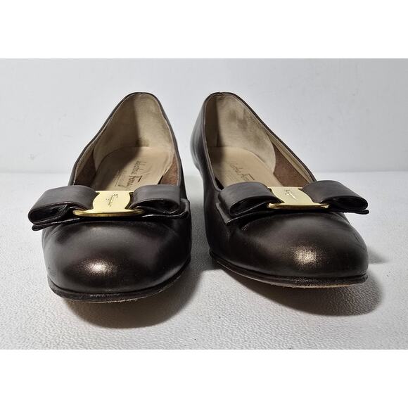 SALVATORE FERRAGAMO BOUTIQUE VARA Pumps Bronze Leather Bow Low Heel 9 AA ITALY - Picture 4 of 11